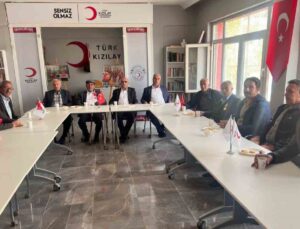 Van Muradiye’de gaziler, 19 Eylül Gaziler Günü’nde Kızılay Şubesi’nde ağırlandı