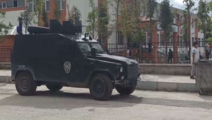 Van Tuşba’da okula pompalı tüfek getiren öğrencinin silahı öğretmenlerce alındı