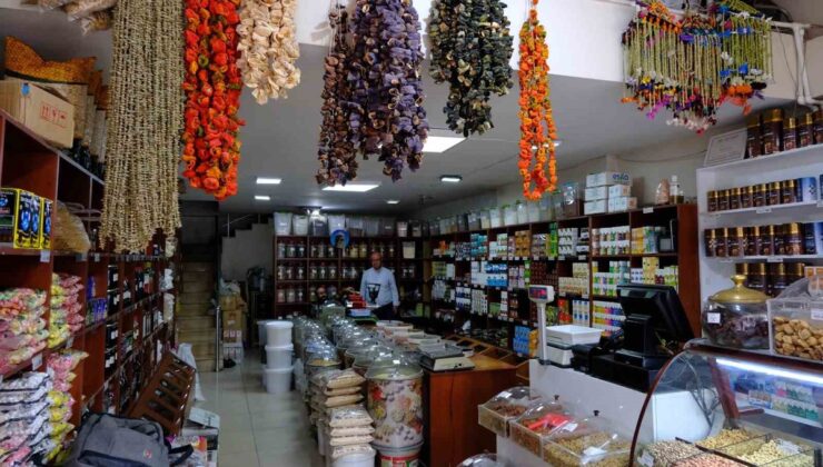Van’da soğukla aktarlara talep arttı, aktar bitkisel çaylarda tansiyon uyarısı yaptı