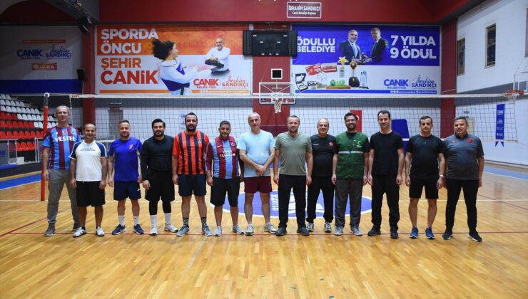 Yeşilay Samsun, kurum müdürleriyle bağımlılığa dikkati voleybol maçıyla çekti