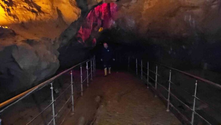 Zonguldak’ta yağış sonrası su ve çamurla dolan Gökgöl Mağarası’nda temizlik başladı