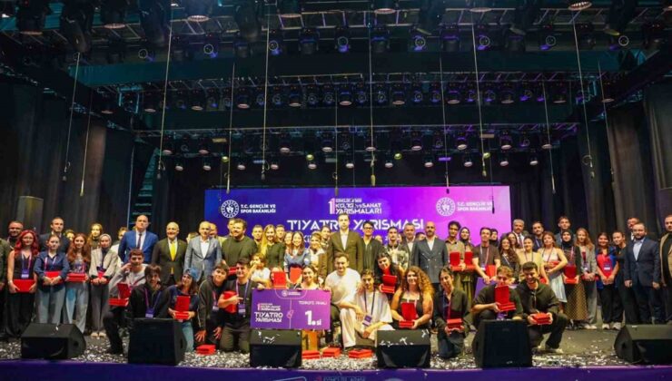 11. Gençler Arası Tiyatro Türkiye Finali Antalya’da 10 bin kişilik salonu doldurdu