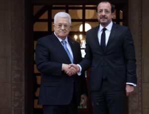 Abbas, GKRY lideriyle görüşüp yeni İsrail hükümetiyle diyalog umudunu açıkladı