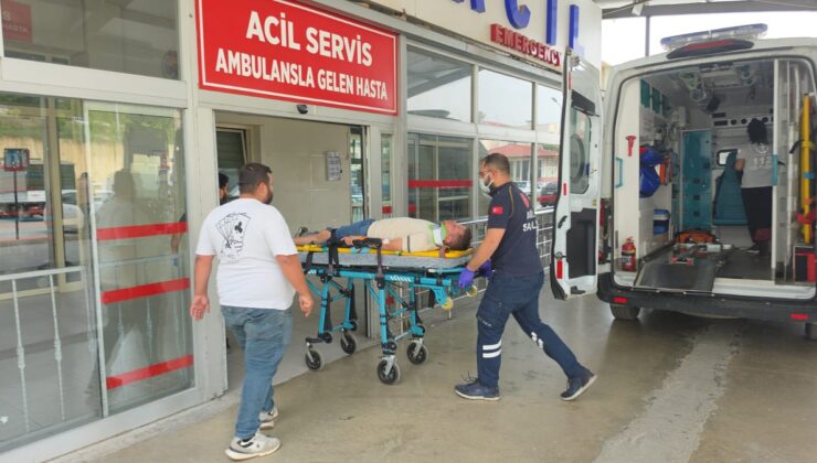 Adana Kozan’da otomobille çarpışan motosikletteki çift yaralandı, kaza kamerada