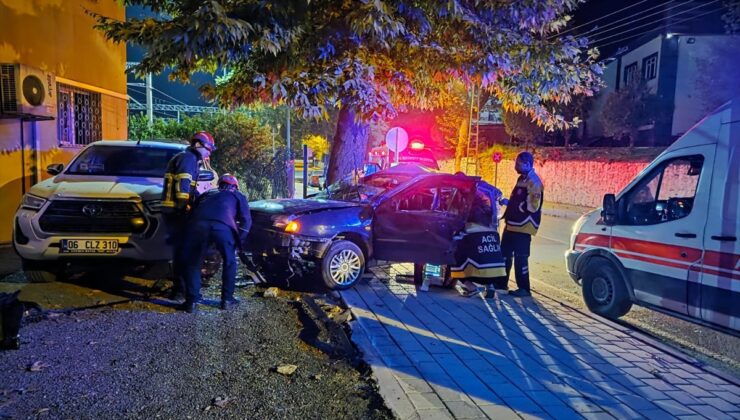 Adana Pozantı’da otomobil ağaca çarptı, 2 kardeşten biri öldü, ağabeyi ağır yaralandı