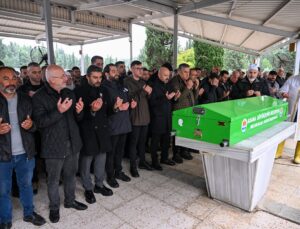 Adana Seyhan’da 27 Ekim’deki kazada ölen otomobil sürücüsü toprağa verildi