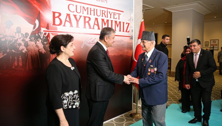 Adana’da 29 Ekim Cumhuriyet Bayramı dolayısıyla resepsiyon verildi
