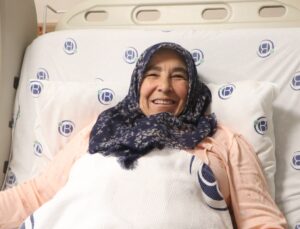 Adana’da 64 yaşındaki Meryem İnce, robotik cerrahiyle rektum kanseri ameliyatı oldu