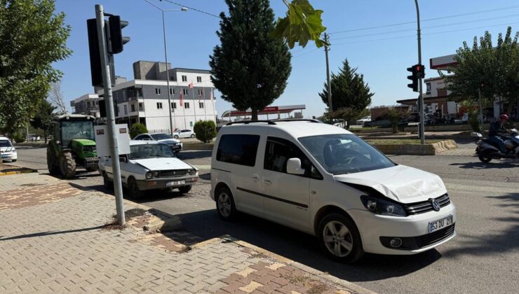 Adıyaman’da 4 aracın karıştığı zincirleme kazada 1 kişi yaralandı