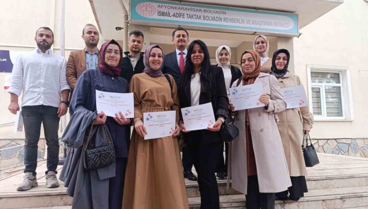 Afyonkarahisar Bolvadin’de Ulusal Kalite Etiketi alan öğretmenlere belgeleri verildi