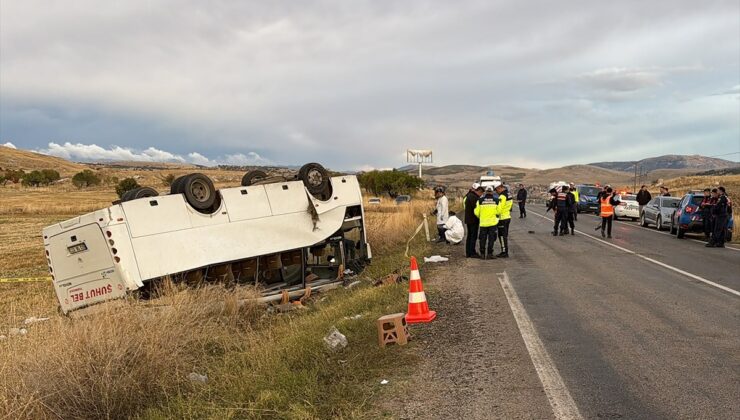 Afyonkarahisar Şuhut’ta işçi midibüsü devrildi, 28 kişi yaralandı