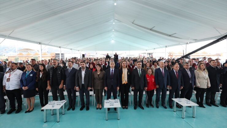 Afyonkarahisar’da Gastro Afyon başladı, 247 metre 68 santimetrelik sofra rekor kırdı
