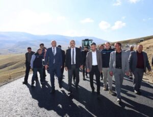 Ağrı Valisi Bozkurt, köy ziyaretlerinde 22,5 kilometrelik yol çalışmasını inceledi