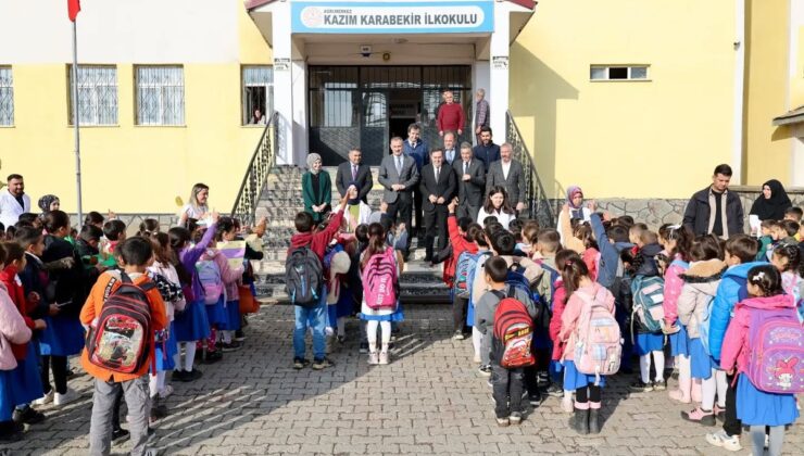 Ağrı Valisi Bozkurt, okullardaki spor sahası ve pansiyon çalışmalarını inceledi