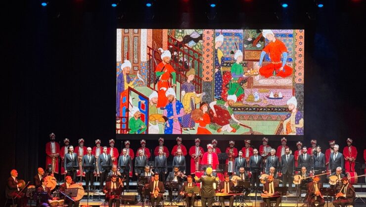 Ahmet Özhan ve İhsan Özer, AKM’de düzenlenen vefa konserinde buluştu