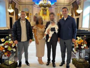 AK Partili başkanın vaftiz törenine katılması büyük tartışma yarattı