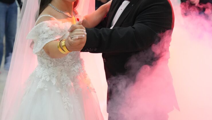 Akondroplazi hastası Ezgi ve Mert İlim, Tekirdağ Saray’da düğünle evlendi