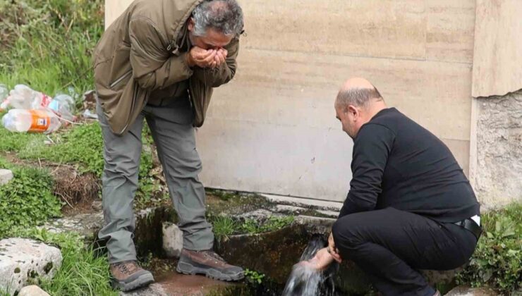 Aksaray Koçpınar’da çıkan sodalı su, böbrek taşına iyi geldiği söylenerek ilgi görüyor
