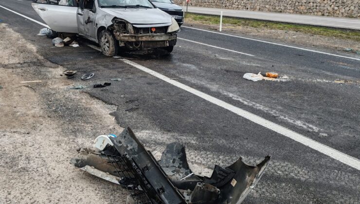Aksaray-Nevşehir çevre yolunda iki otomobil çarpıştı, 7 kişi yaralandı