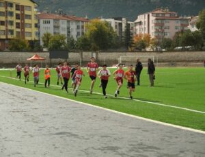 Akşehir’de Zekai Baloğlu Atletizm Yarışması’nda 42 sporcu madalya aldı