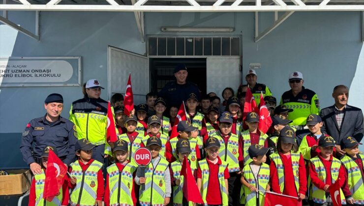 Alaçam’da jandarma öğrencilere trafik eğitimi verdi