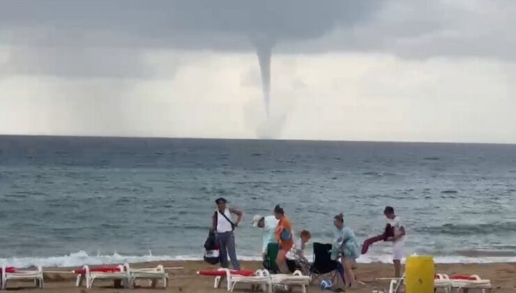 Alanya’da İncekum Halk Plajı açıklarında peş peşe üç hortum oluştu
