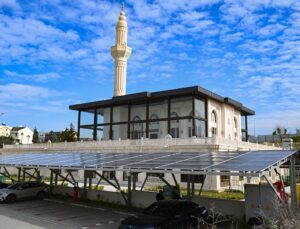 Ankara Çankaya’da Süleyman Bölünmez Camisi güneş panelleriyle faturayı sıfırladı