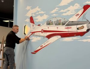 Ankara’da ressam Özgür Diler, 100’den fazla kamu binasının duvarına resim çizdi
