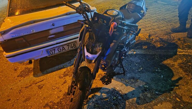 Antalya Manavgat Side’de motosiklet yayaya çarptı, 2 kişi ağır yaralandı