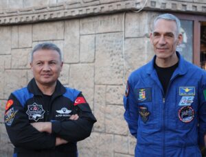 Antalya’daki Uzay Kongresi’nde astronotlar 150’ye yakın öğrenciyle buluştu