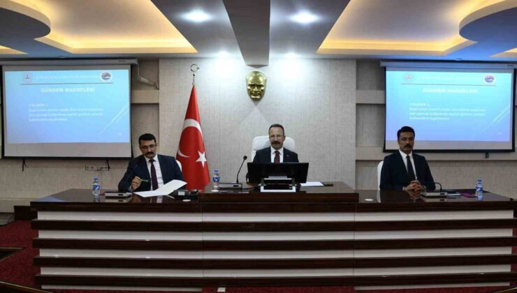 Ardahan’da şube başkanları kamu araçlarının özel işlerde kullanılmamasını görüştü