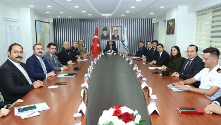 Artvin’de asayiş ve güvenlik konuları Vali Ergün başkanlığındaki toplantıda görüşüldü
