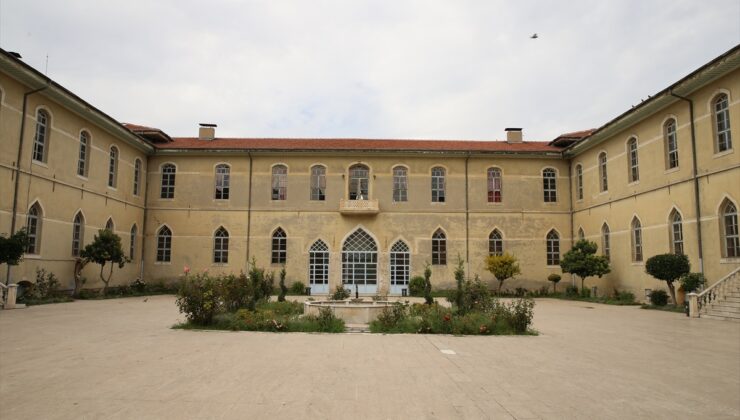 Atatürk’ün 1931’de ziyaret ettiği Denizli Lisesi 152 yıldır eğitim veriyor