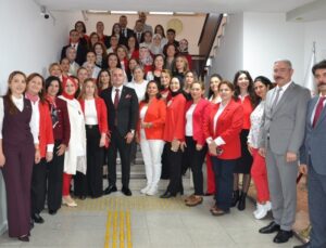 Aydın Başsavcısı Arısoy, Cumhuriyet Bayramı’nda adliye personeline rozet taktı