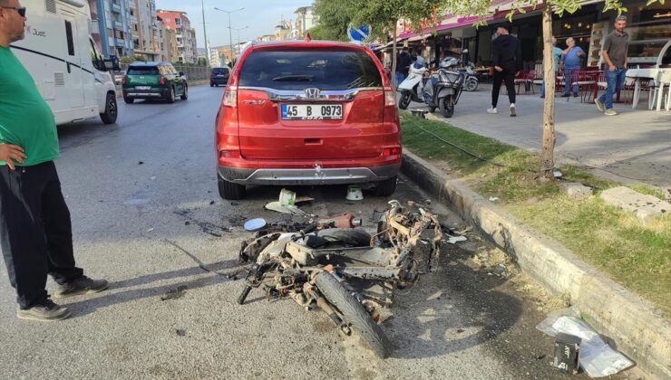 Aydın Çine’de otomobil motosikletle çarpıştı, 2 yaralının hayati tehlikesi var