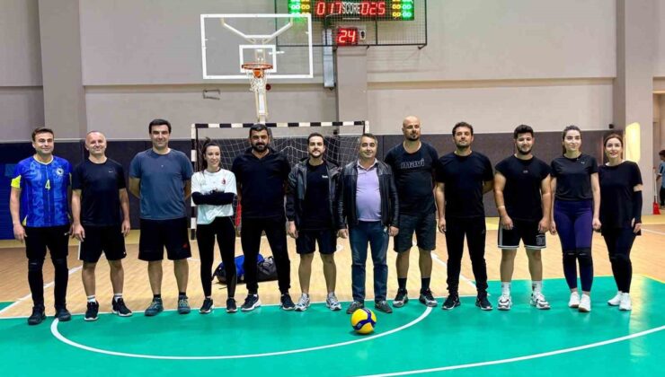 Aydın Koçarlı’da voleybolda İlçe Milli Eğitim Müdürlüğü takımı şampiyon oldu