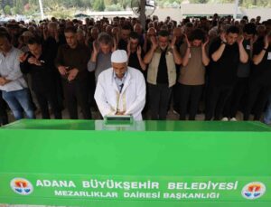 Ayvalık açıklarında tekne kazasında ölen Dr. Şahin Bingüllü Adana’da toprağa verildi