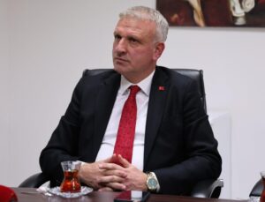 Azerbaycanlı gazeteciden Oktay Saral için hadsiz çıkış! Tepkiler çığ gibi büyüdü