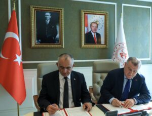 Bakan Bak, KKTC’li mevkidaşıyla Lefkoşa ve Girne’de öğrenci yurdu protokolü imzaladı