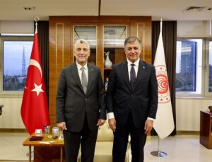 Bakan Bolat, İzmir Başkanı Tugay’ı ağırlayıp AK Parti ailesine hoş geldiniz dedi