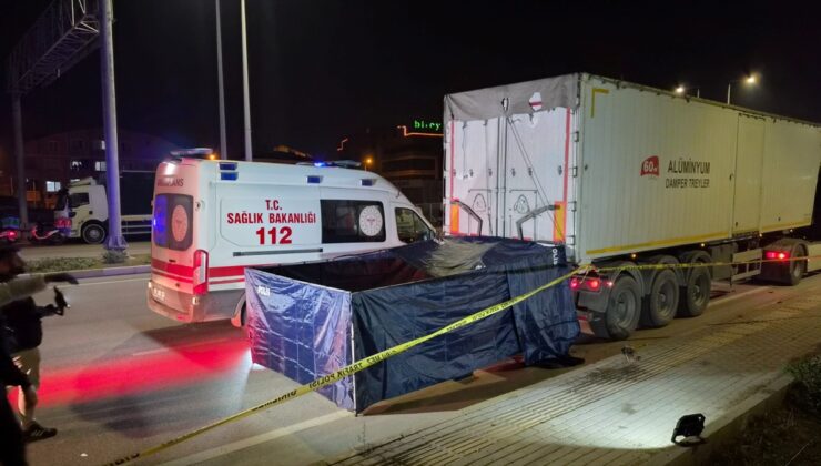 Balıkesir Bandırma’da motosiklet sürücüsü park halindeki tıra çarparak can verdi