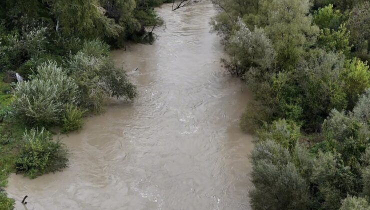 Bartın Irmağı’nda su seviyesi yaklaşık 3 metre yükseldi, piknik alanı sular altında kaldı