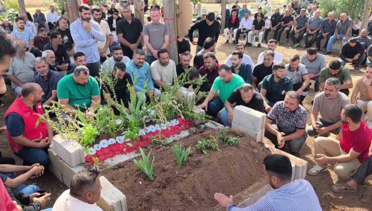 Batan gemide ölen 6 ve 12 yaşındaki kardeşler Reyhanlı’da yan yana toprağa verildi