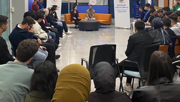 Bayburt’ta gençler, milli boksör Onur Şipal’le Kariyer Günleri’nde buluştu