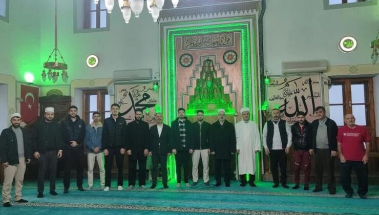 Bilecik İl Müftüsü Dikmen, gençlerle Yediler Camii’nde sabah namazında buluştu