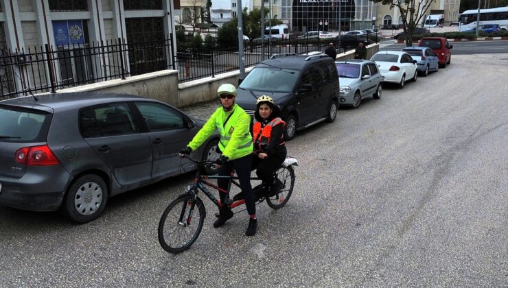 Bilecik’te beyaz baston ve çevre bilinci için 2,5 kilometre pedal çevrildi