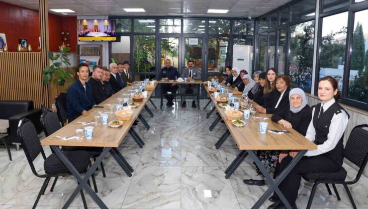 Bilecik’te huzurevi sakinleri Jandarma Albay Ali Vanlı ile buluştu
