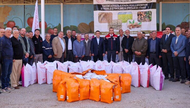 Bilecik’te tarım desteği kapsamında 306 üreticiye 717 torba kanola tohumu dağıtıldı