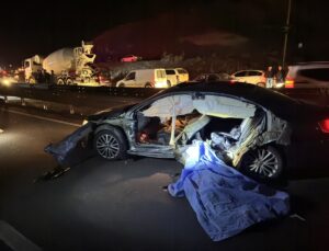 Bingöl Genç’te otomobil bariyere çarptı; 2 kişi öldü, 2 kişi yaralandı