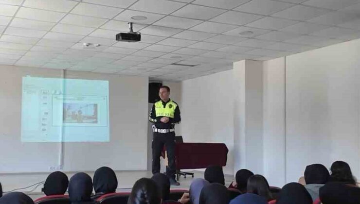 Bingöl İl Emniyet Müdürlüğü iki lisede 350 öğrenciye trafik eğitimi verdi